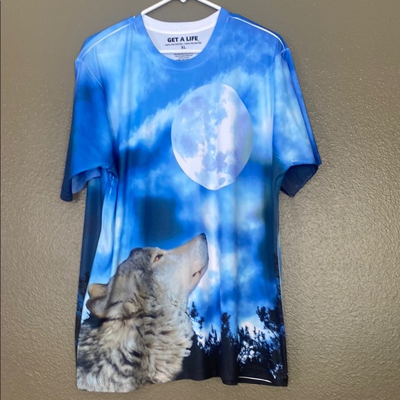 Blue Wolf and Moon Graphic Tee - Picture 1 of 3